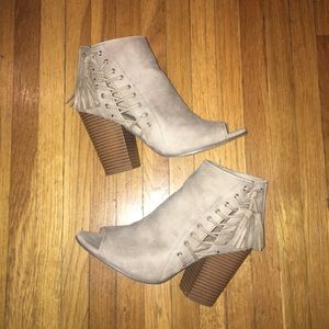 Taupe peep toe zip up bootie heels 😍